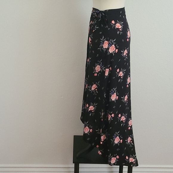 Floral wrap summer skirt - Picture 4 of 6
